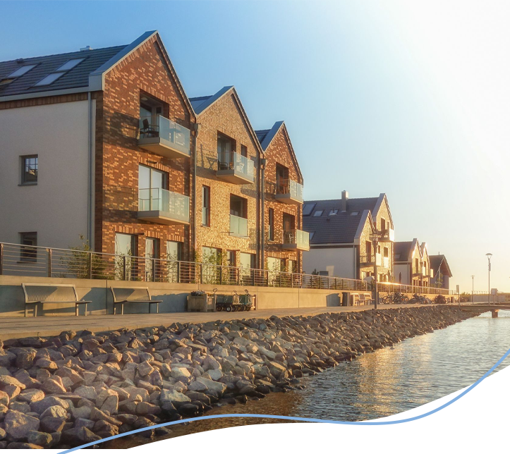 Ansicht der Ferienwohnungen Heiligenhafen im Sonnenuntergang